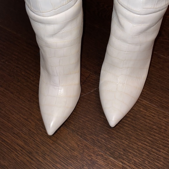 Paris Texas
Knee-High Croc-Embossed Leather Boots
36 (6)
Avoiro - Picture 4 of 9